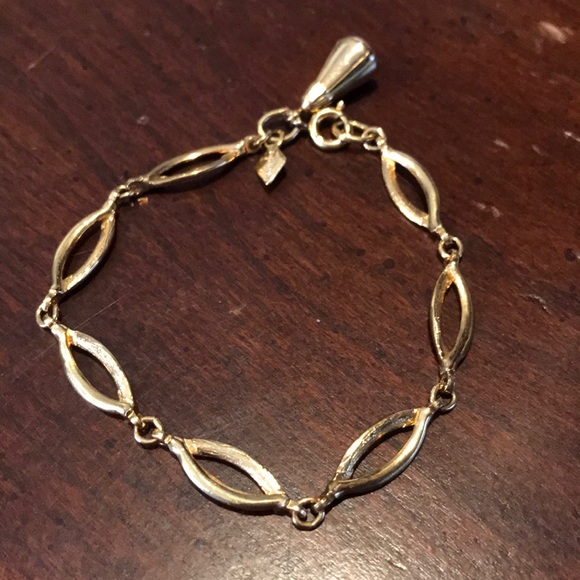 Sarah Coventry Vintage Goldtone Link Bracelet - Picture 4 of 7